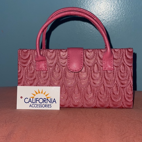 Mini Pink Purse from a California Accessories.💖 - Picture 3 of 3